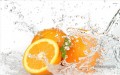 oranges dans l’eau réaliste